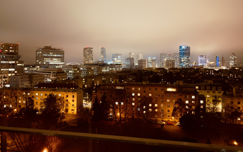 3-izbový byt, balkón, loggia, prístup na terasu/strechu domu, pivnica, Ružová dolina