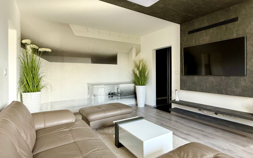 Moderný, priestranný, kompletne zariadený 2,5 izbový byt, Herlianska ulica